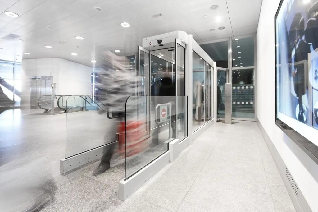 Soluțiile CAME România pentru fluidizarea și securizarea traficului pietonal și auto în aeroporturi, cameromania.com